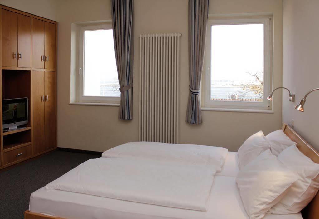 Hotel Am Leuchtturm Rostock Esterno foto